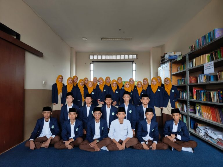 Santri Pesantren Persatuan Islam 27 -Kelas 3 Tsanawiyah Tahun Pelajaran 2021/2022