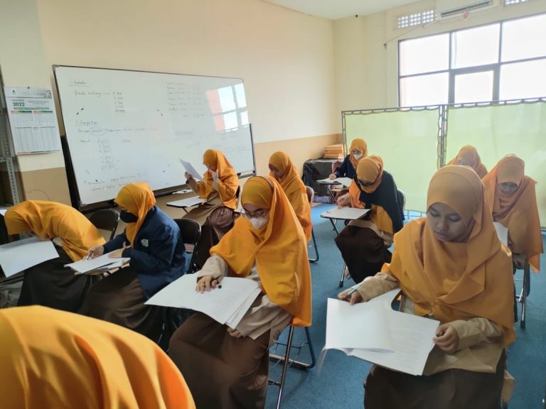 Pelaksanaan Ujian Akhir Pesantren Persatuan Islam. Santri Kelas 3 Tsanawiyah Tahun Pelajaran 2021/2022